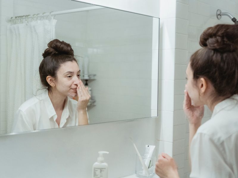 Oil Cleansing for Fungal Acne and Seborrheic Dermatitis: If It's Safe & Best Oils to UseĀ